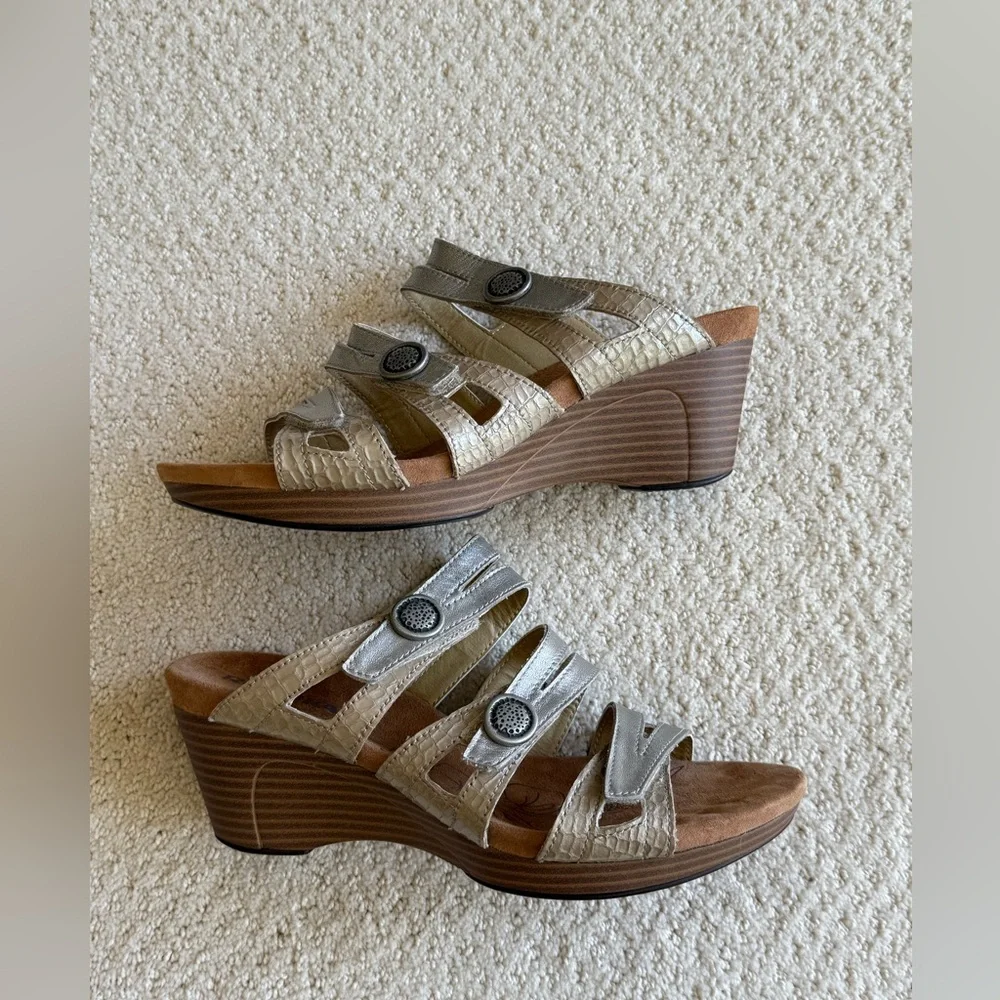Romika Silver Metallic Strappy Wedge Adjustable Strap Sandal‎ Size 38 (7-7.5)